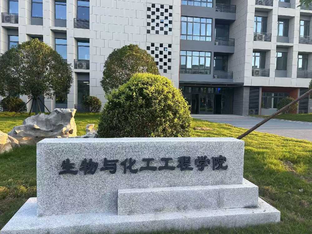 柳城县扬州职业大学体育场高杆灯项目